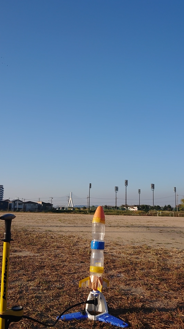 小学生とペットボトルロケットをしました おもしろサイエンス実験 福山市の学習塾 塾まなび